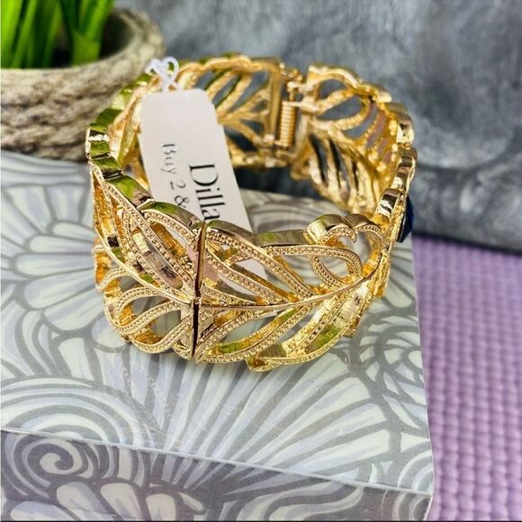 Dillards Vintage Inspired Gold Tone Cuff Bracelet Blue Stone NWT - Picture 5 of 10